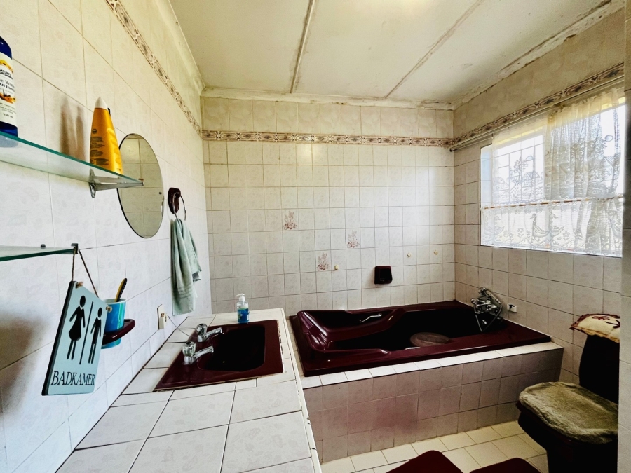 4 Bedroom Property for Sale in Pellissier Free State